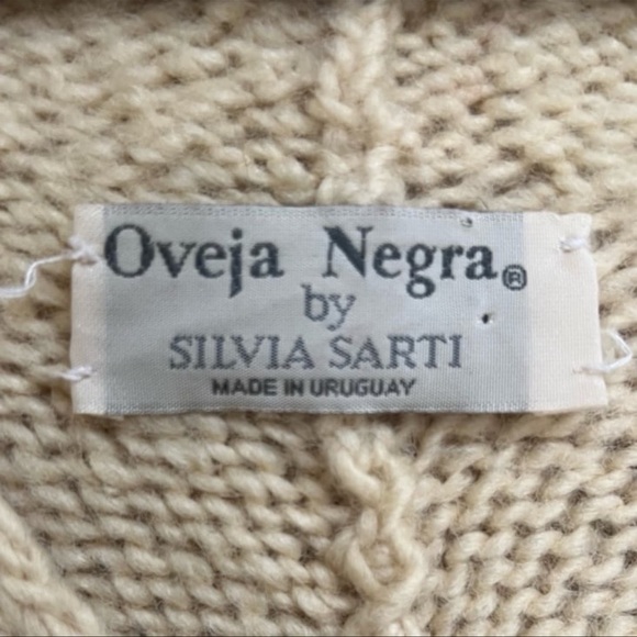 Vintage 1970’s Oveja Negra by Silvia Sarti Alpaca Poncho Handmade in Uruguay - Picture 7 of 7